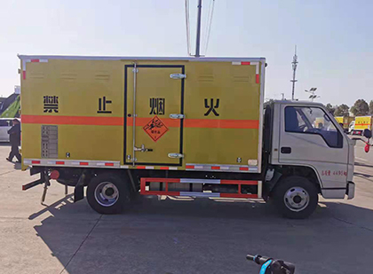 双峰爆破器材运输车