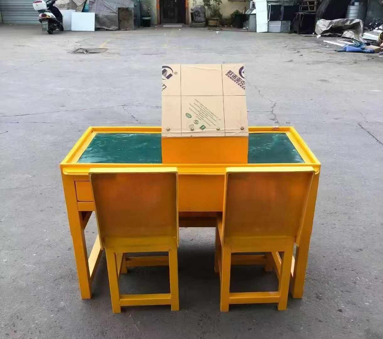 双峰防静电导通桌井下煤矿火工品发放桌：危险品流转的安全守护者